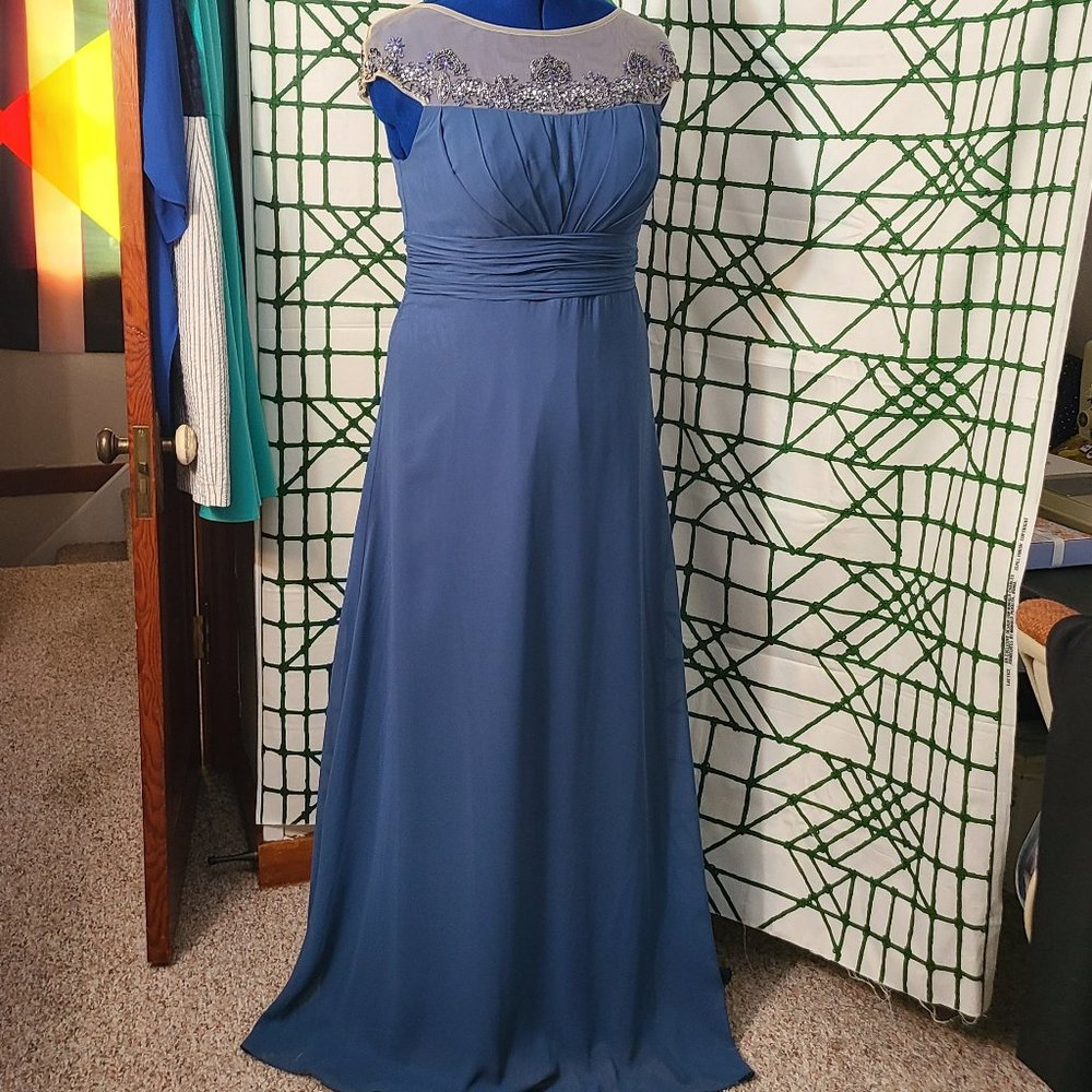 Beautiful lightweight dress (12) - Accepting ALL reasonable offers!